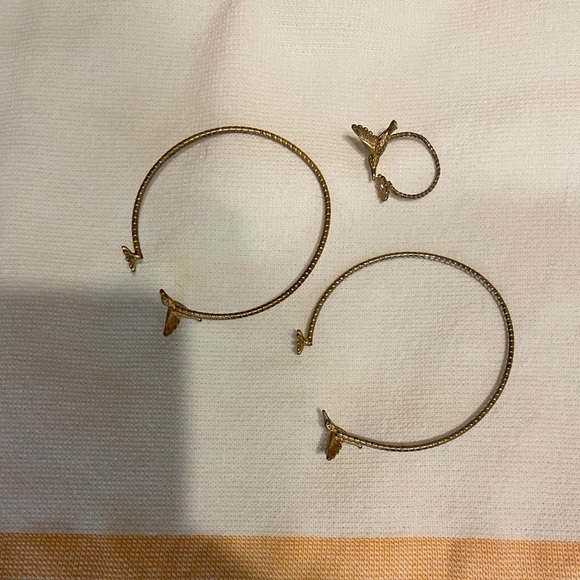 Jewellery Set - 2 Bracelets and Ring - Picture 4 of 6